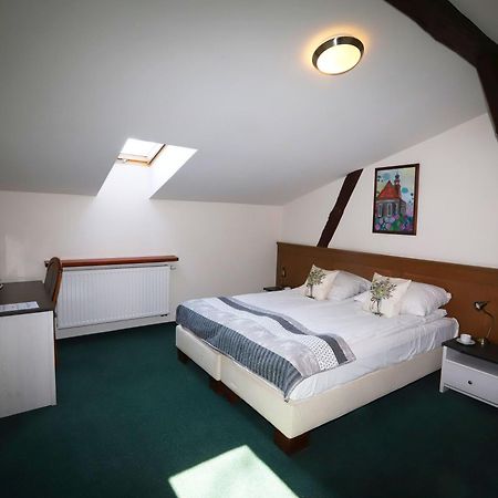 Hotel Sandro Silver & Spichlerz Antoniny Leszno  Eksteriør billede