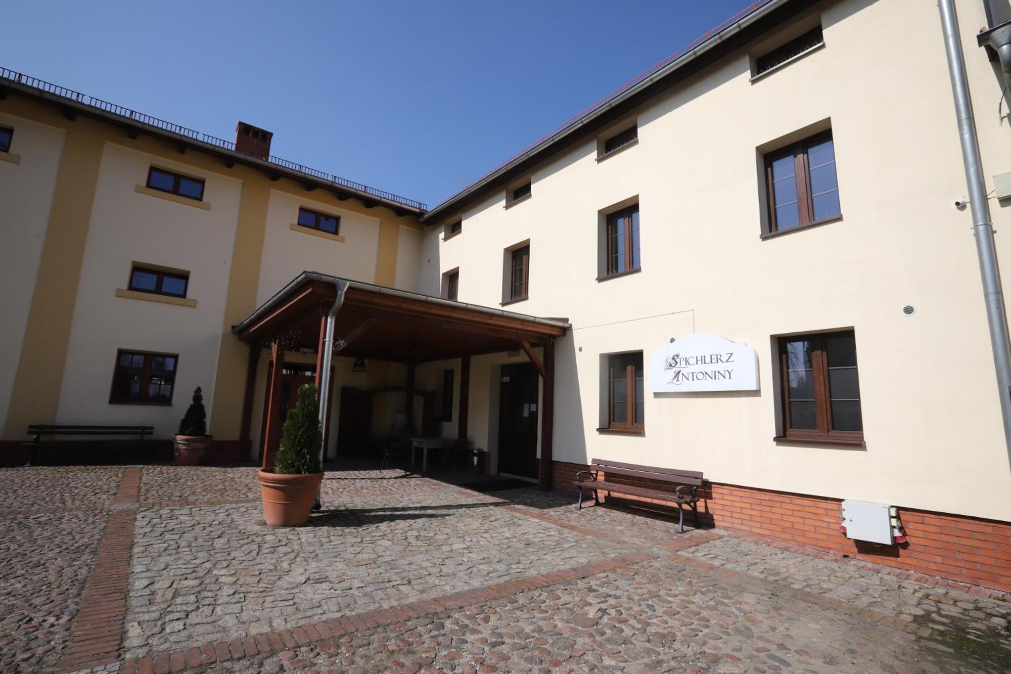 Hotel Sandro Silver & Spichlerz Antoniny Leszno  Eksteriør billede