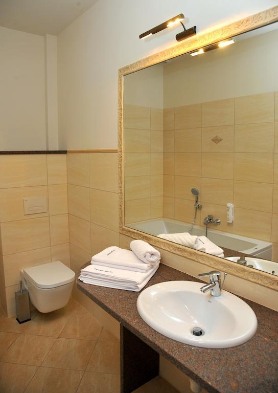 Hotel Sandro Silver & Spichlerz Antoniny Leszno  Eksteriør billede