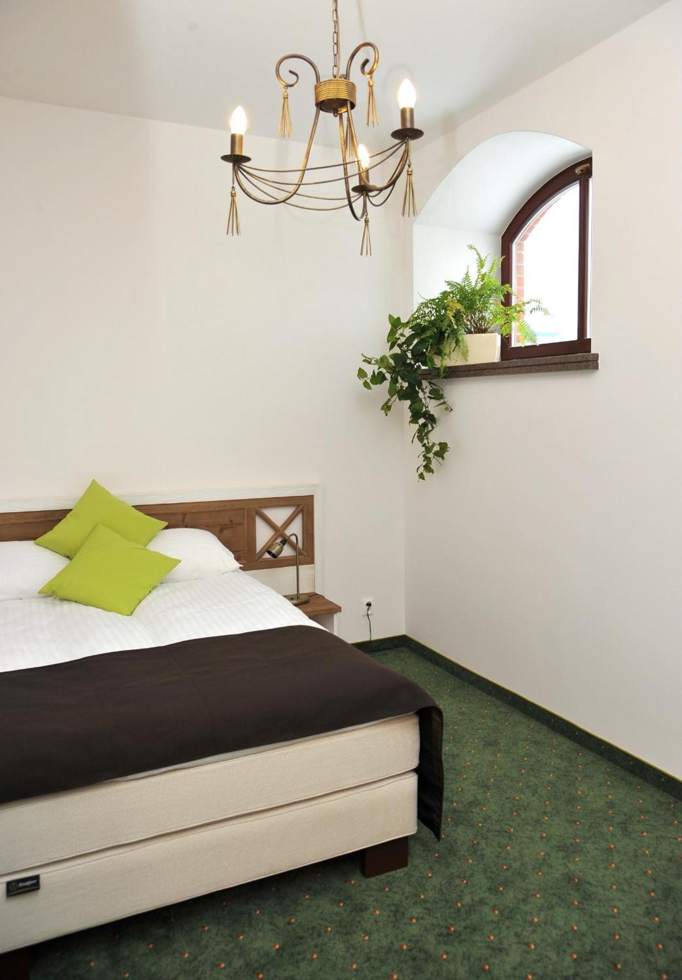 Hotel Sandro Silver & Spichlerz Antoniny Leszno  Eksteriør billede
