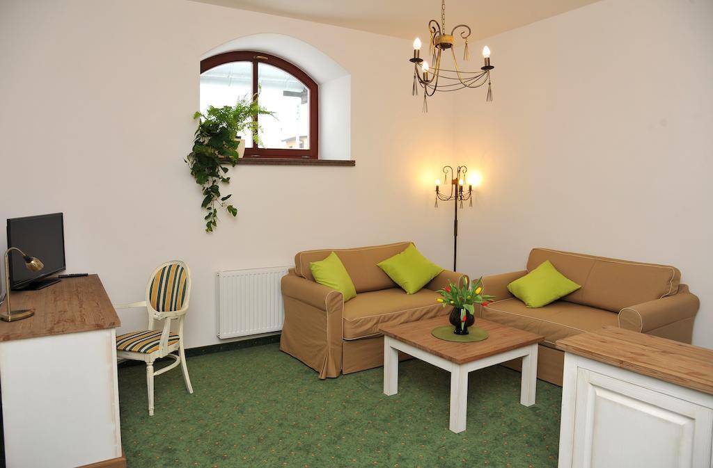 Hotel Sandro Silver & Spichlerz Antoniny Leszno  Eksteriør billede